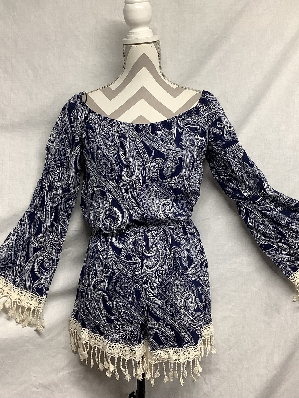 See you Monday Women’s Navy Paisley Off-Shoulder Romper Crochet  Lace Trim Sz M